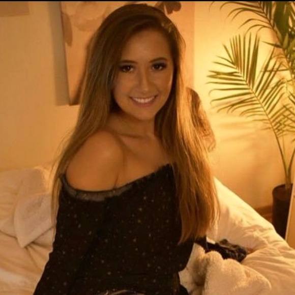 Meet your Posher, Cici! - Picture 1 of 1